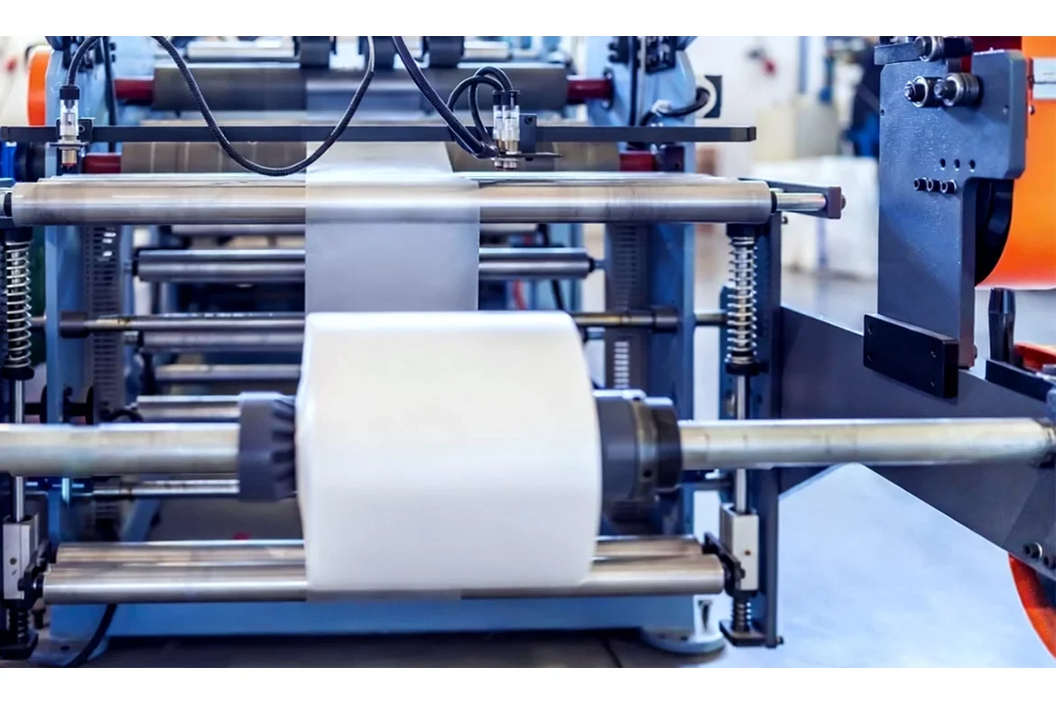 Same-site converting machine winding a white thermal paper roll